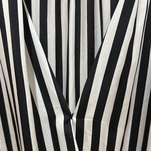 Apt. 9 Black and White Striped Long Sleeved Women's Top - Picture 5 of 7